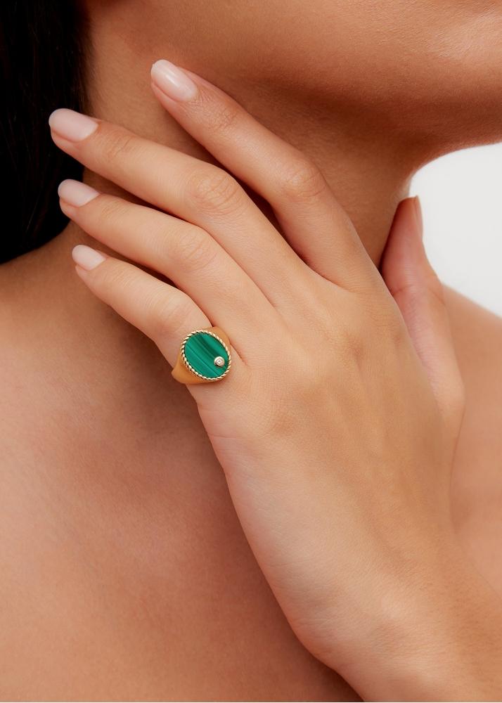 Yvonne Léon Chevalière Ovale Malachite Or Jaune