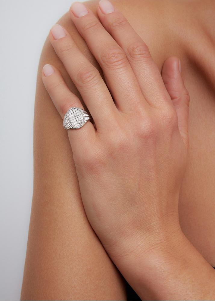 Yvonne Léon Chevalière Ovale Picotti Or Blanc