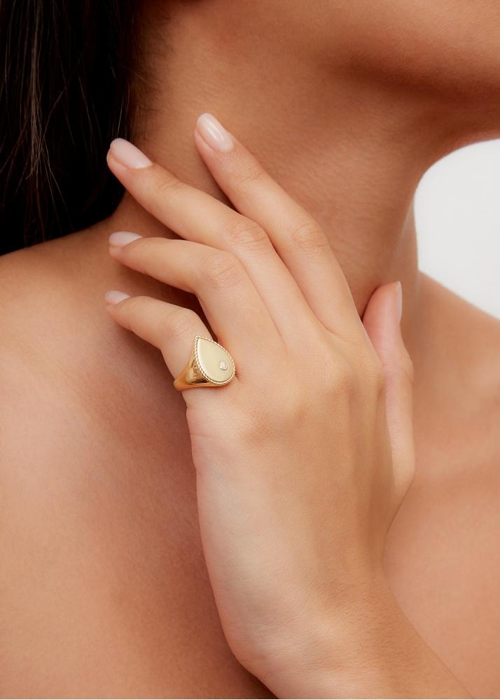 Yvonne Léon Chevalière Poire Gold Or Jaune